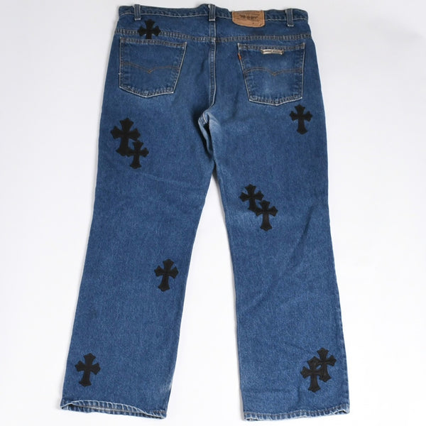 新品同様 CHROME HEARTS クロムハーツ × Levi's 517 リーバイス 517 セメタリークロスパッチ デニムパンツ ジーンズ サイズ36 20パッチ 中古 4a008601