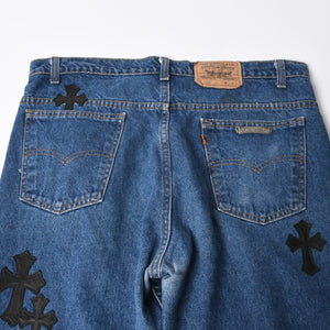 新品同様 CHROME HEARTS クロムハーツ × Levi's 517 リーバイス 517 セメタリークロスパッチ デニムパンツ ジーンズ サイズ36 20パッチ 中古 4a008601