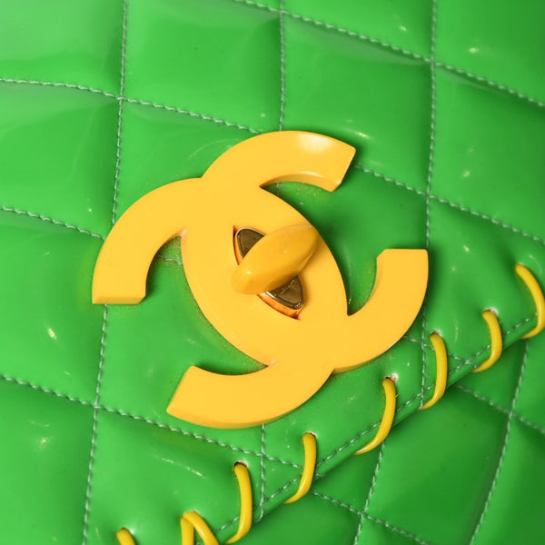 極美品 CHANEL シャネル デカマトラッセ 33 チェーンショルダーバッグ 2番台 ココマーク エナメル グリーン 中古 4a008340