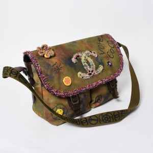 極美品 CHANEL シャネル エンブロイダリー ショルダーバッグ A92790 20番台 グラフィティ ココマーク カーキ マルチカラー 中古 4a008681