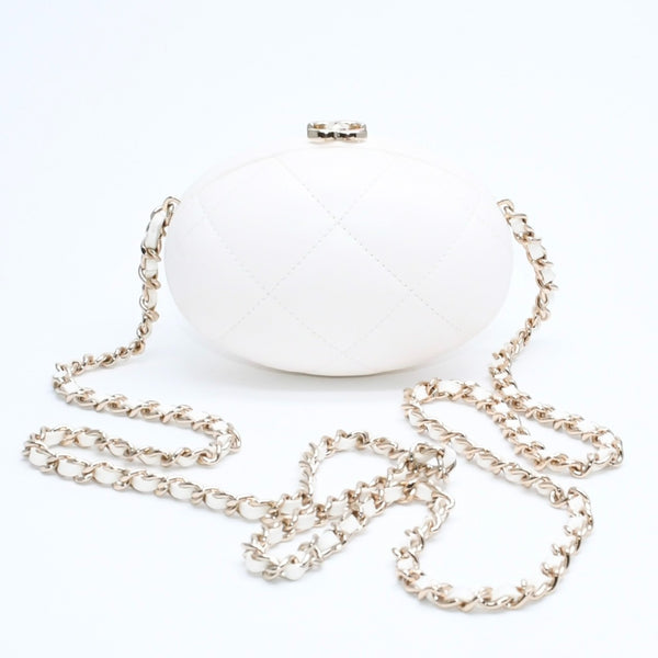 新品同様 CHANEL シャネル マトラッセ ミニバッグチャーム ランダム番台 イタリア製 ラムスキン ホワイト シルバー金具 中古 4a008680