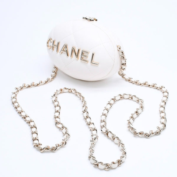 新品同様 CHANEL シャネル マトラッセ ミニバッグチャーム ランダム番台 イタリア製 ラムスキン ホワイト シルバー金具 中古 4a008680
