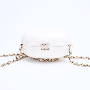 新品同様 CHANEL シャネル マトラッセ ミニバッグチャーム ランダム番台 イタリア製 ラムスキン ホワイト シルバー金具 中古 4a008680
