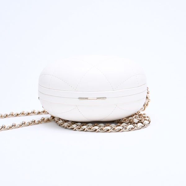 新品同様 CHANEL シャネル マトラッセ ミニバッグチャーム ランダム番台 イタリア製 ラムスキン ホワイト シルバー金具 中古 4a008680