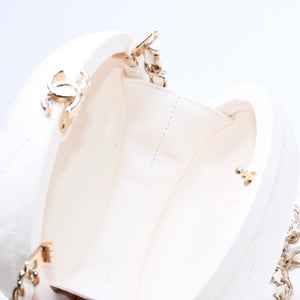 新品同様 CHANEL シャネル マトラッセ ミニバッグチャーム ランダム番台 イタリア製 ラムスキン ホワイト シルバー金具 中古 4a008680