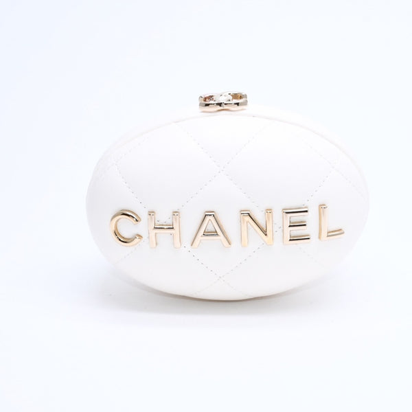 新品同様 CHANEL シャネル マトラッセ ミニバッグチャーム ランダム番台 イタリア製 ラムスキン ホワイト シルバー金具 中古 4a008680
