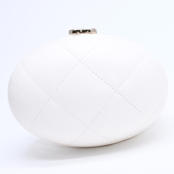 新品同様 CHANEL シャネル マトラッセ ミニバッグチャーム ランダム番台 イタリア製 ラムスキン ホワイト シルバー金具 中古 4a008680