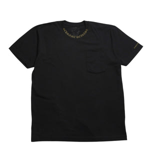 極美品 CHROME HEARTS クロムハーツ ネックロゴ 半袖Tシャツ サイズL スクロールラベルロゴ ブラック 新型 中古 4a009200