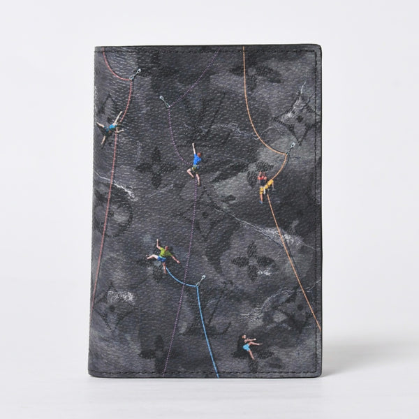 New unused item LOUIS VUITTON Couverture Passport M2B222 Pass case Climber Black Gray Used 4a009009
