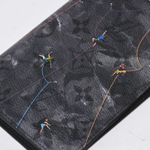New unused item LOUIS VUITTON Couverture Passport M2B222 Pass case Climber Black Gray Used 4a009009