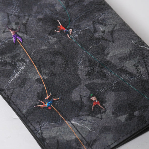 New unused item LOUIS VUITTON Couverture Passport M2B222 Pass case Climber Black Gray Used 4a009009