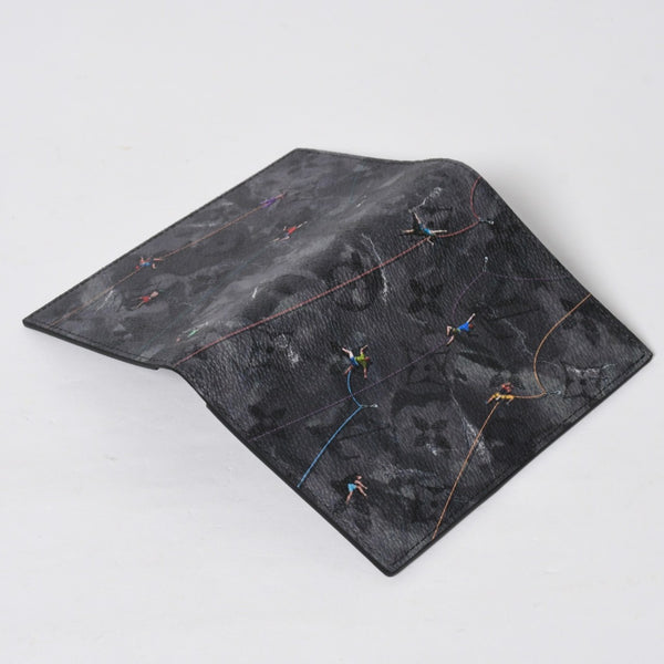New unused item LOUIS VUITTON Couverture Passport M2B222 Pass case Climber Black Gray Used 4a009009