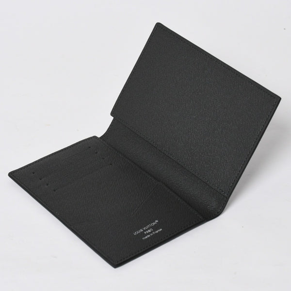 New unused item LOUIS VUITTON Couverture Passport M2B222 Pass case Climber Black Gray Used 4a009009