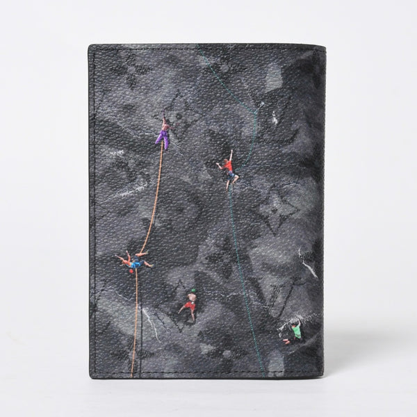 New unused item LOUIS VUITTON Couverture Passport M2B222 Pass case Climber Black Gray Used 4a009009