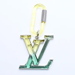 新品同様 LOUIS VUITTON ルイヴィトン ビジューサック LVプリズム チャーム レジン メタル MP2366 イエロー グリーン シルバー金具 中古 4a008690