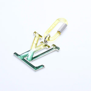 新品同様 LOUIS VUITTON ルイヴィトン ビジューサック LVプリズム チャーム レジン メタル MP2366 イエロー グリーン シルバー金具 中古 4a008690
