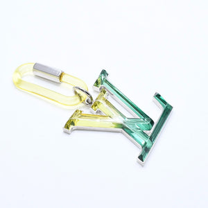 新品同様 LOUIS VUITTON ルイヴィトン ビジューサック LVプリズム チャーム レジン メタル MP2366 イエロー グリーン シルバー金具 中古 4a008690
