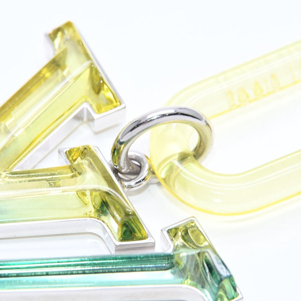 新品同様 LOUIS VUITTON ルイヴィトン ビジューサック LVプリズム チャーム レジン メタル MP2366 イエロー グリーン シルバー金具 中古 4a008690