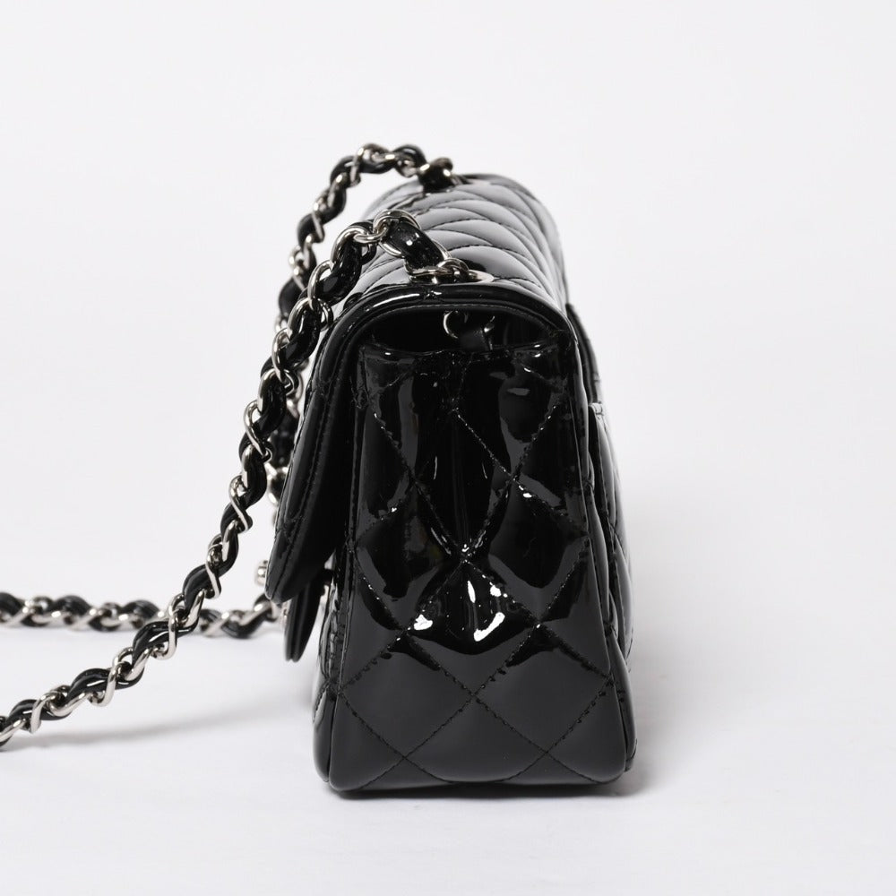 極美品 CHANEL シャネル ミニマトラッセ17 Sフラップ Sチェーンショルダーバッグ 16番台 ココマーク パテント シルバー金具 中古 4a008928