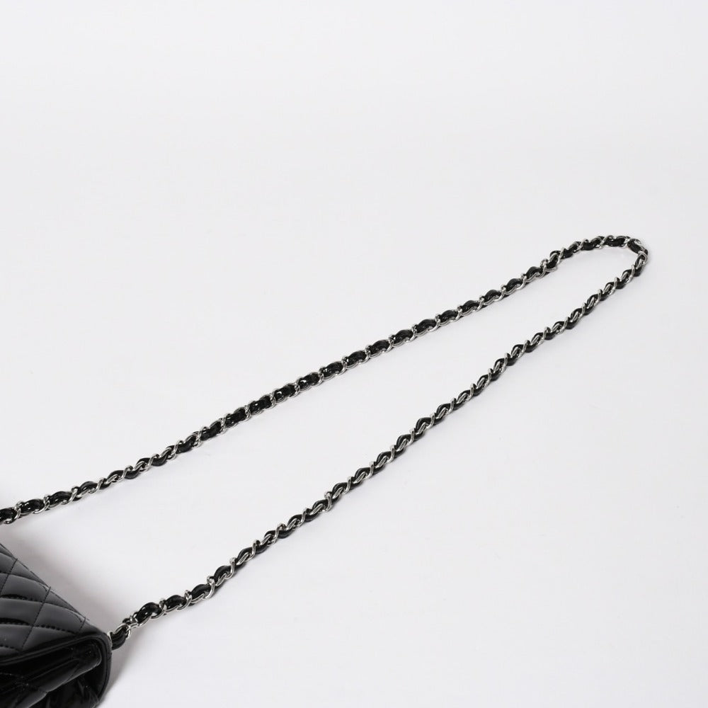 Very Good Condition CHANEL Mini Matelasse 17 S Flap S Chain Shoulder Bag 16th Series Coco Mark Patent Silver Hardware Used 4a008928