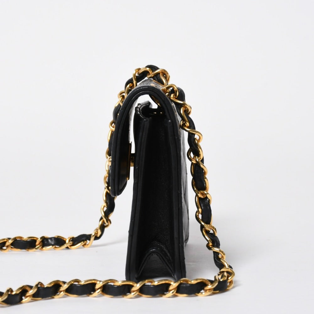 CHANEL シャネル ミニマトラッセ 14cm ショルダーバッグ 1番台 ラムスキン ブラック ゴールド金具 美品 中古 4a008936