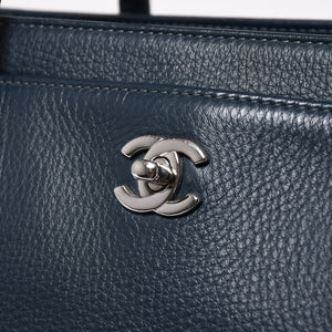 極美品 CHANEL シャネル エグゼクティブ スモール トートバッグ 18番台 ココマーク キャビアスキン ネイビー系 シルバー金具 中古 4a008915