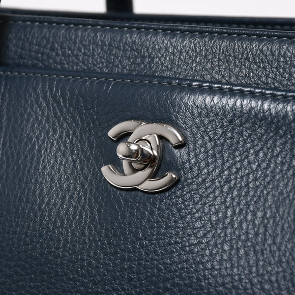 極美品 CHANEL シャネル エグゼクティブ スモール トートバッグ 18番台 ココマーク キャビアスキン ネイビー系 シルバー金具 中古 4a008915