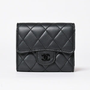 新品同様 CHANEL シャネル クラシック スモール フラップ ウォレット 三つ折り財布 AP0229 ココマーク ソーブラック 中古 4a009066