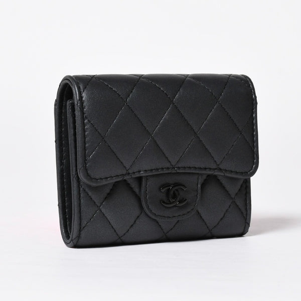 新品同様 CHANEL シャネル クラシック スモール フラップ ウォレット 三つ折り財布 AP0229 ココマーク ソーブラック 中古 4a009066