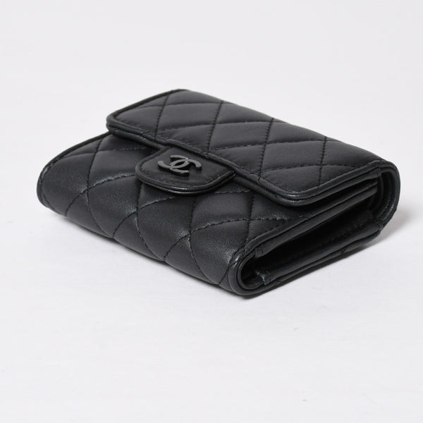 新品同様 CHANEL シャネル クラシック スモール フラップ ウォレット 三つ折り財布 AP0229 ココマーク ソーブラック 中古 4a009066