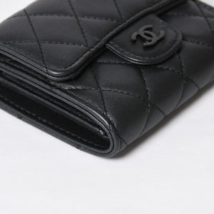 新品同様 CHANEL シャネル クラシック スモール フラップ ウォレット 三つ折り財布 AP0229 ココマーク ソーブラック 中古 4a009066
