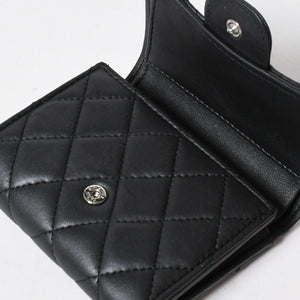 新品同様 CHANEL シャネル クラシック スモール フラップ ウォレット 三つ折り財布 AP0229 ココマーク ソーブラック 中古 4a009066
