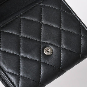 新品同様 CHANEL シャネル クラシック スモール フラップ ウォレット 三つ折り財布 AP0229 ココマーク ソーブラック 中古 4a009066