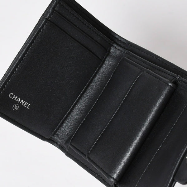 新品同様 CHANEL シャネル クラシック スモール フラップ ウォレット 三つ折り財布 AP0229 ココマーク ソーブラック 中古 4a009066