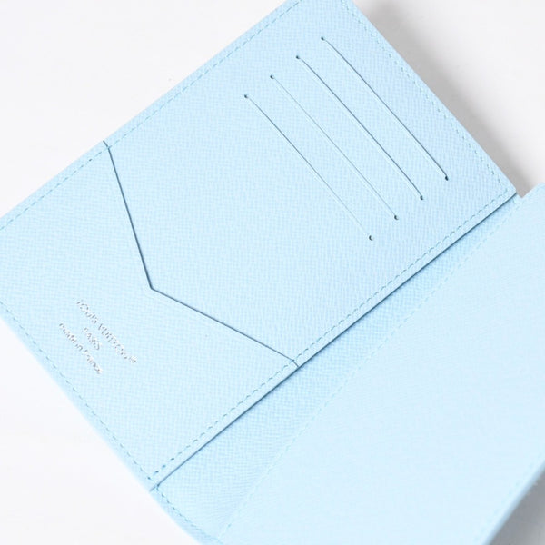 New and unused LOUIS VUITTON Couverture Passport Cover M2B213 Monogram Blue Hockey Used 4a009007