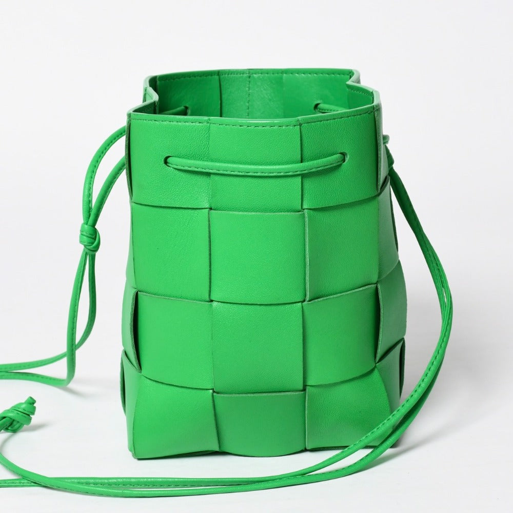 新品同様 BOTTEGA VENETA ボッテガヴェネタ MINI CASSETTE BUCKET ミニ カセット バケットバッグ イントレチャート グリーン 中古 4a007944