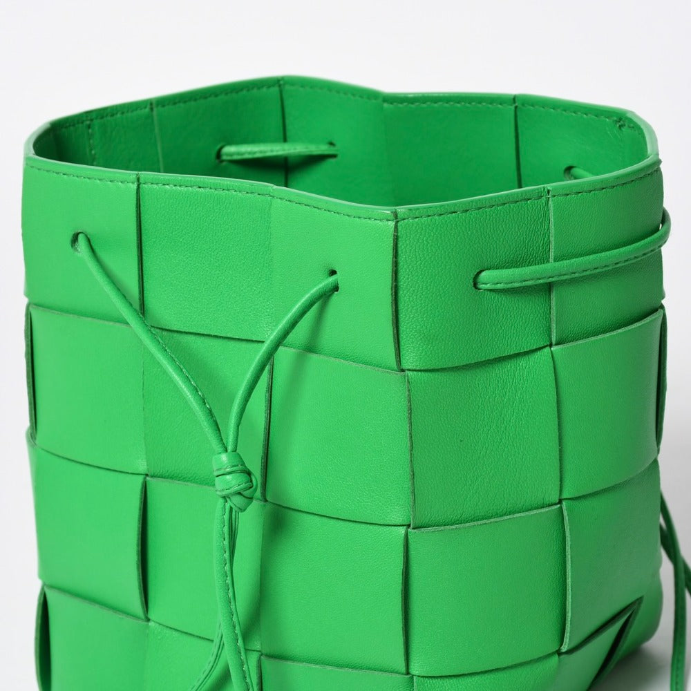 新品同様 BOTTEGA VENETA ボッテガヴェネタ MINI CASSETTE BUCKET ミニ カセット バケットバッグ イントレチャート グリーン 中古 4a007944
