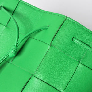 新品同様 BOTTEGA VENETA ボッテガヴェネタ MINI CASSETTE BUCKET ミニ カセット バケットバッグ イントレチャート グリーン 中古 4a007944