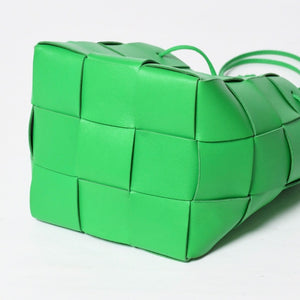 新品同様 BOTTEGA VENETA ボッテガヴェネタ MINI CASSETTE BUCKET ミニ カセット バケットバッグ イントレチャート グリーン 中古 4a007944