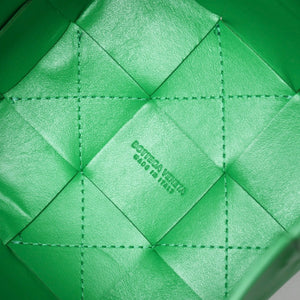 新品同様 BOTTEGA VENETA ボッテガヴェネタ MINI CASSETTE BUCKET ミニ カセット バケットバッグ イントレチャート グリーン 中古 4a007944
