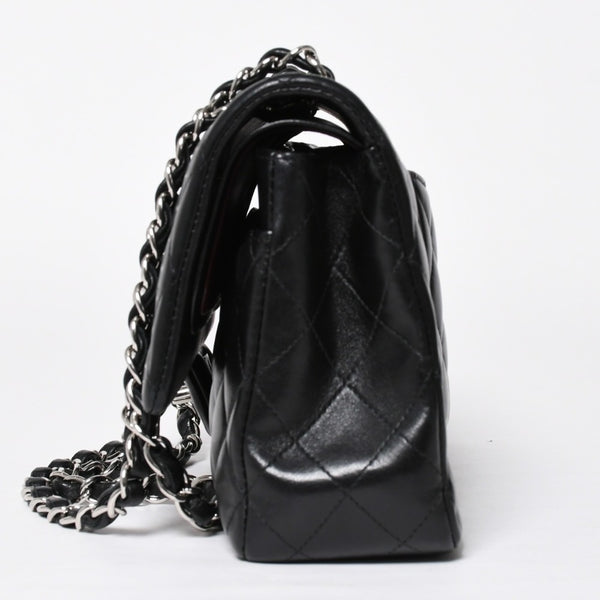 Very Good Condition CHANEL Chanel Matelasse 25 W Flap W Chain Shoulder Bag 24th Series Coco Mark Lambskin Black Silver Hardware Used 4a009111