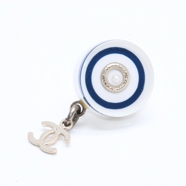 CHANEL シャネル ココマーク スタッドピアス 重量約2.85g 05C刻印 樹脂系 メタル GP ホワイト ゴールド 両耳用 美品 中古 4a007080