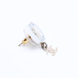 CHANEL シャネル ココマーク スタッドピアス 重量約2.85g 05C刻印 樹脂系 メタル GP ホワイト ゴールド 両耳用 美品 中古 4a007080