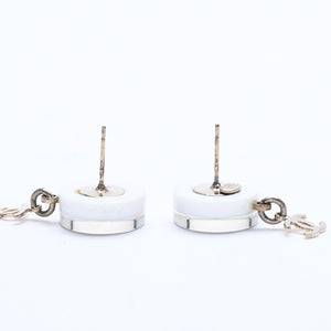 CHANEL シャネル ココマーク スタッドピアス 重量約2.85g 05C刻印 樹脂系 メタル GP ホワイト ゴールド 両耳用 美品 中古 4a007080