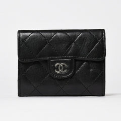 極美品 CHANEL シャネル コンパクトウォレット 二つ折り財布 コインケース カードケース 名刺入れ ココマーク キャビアスキン ブラック ゴールド金具 中古 4a004625