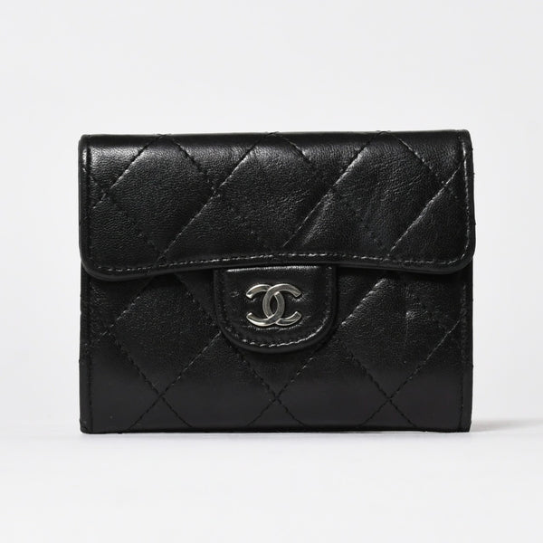 極美品 CHANEL シャネル コンパクトウォレット 二つ折り財布 コインケース カードケース 名刺入れ ココマーク キャビアスキン ブラック ゴールド金具 中古 4a004625