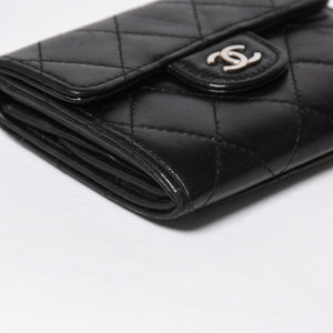 極美品 CHANEL シャネル コンパクトウォレット 二つ折り財布 コインケース カードケース 名刺入れ ココマーク キャビアスキン ブラック ゴールド金具 中古 4a004625