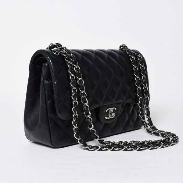 極美品 CHANEL シャネル チェーンショルダーバッグ ラムスキン マトラッセ30 Wフラップ ネイビー シルバー金具 16番台 中古 4a009161