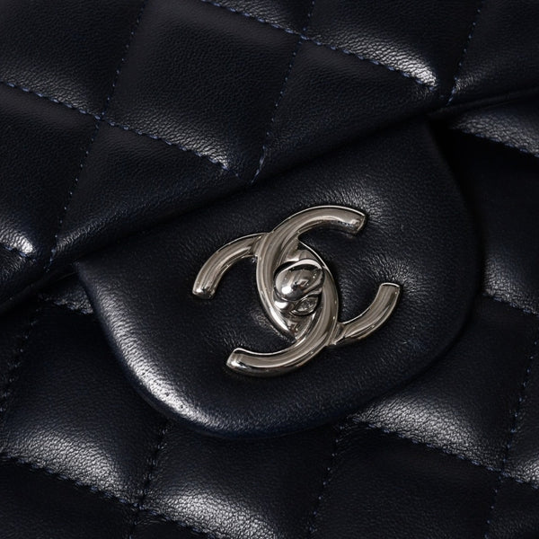 極美品 CHANEL シャネル チェーンショルダーバッグ ラムスキン マトラッセ30 Wフラップ ネイビー シルバー金具 16番台 中古 4a009161