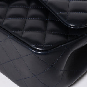 極美品 CHANEL シャネル チェーンショルダーバッグ ラムスキン マトラッセ30 Wフラップ ネイビー シルバー金具 16番台 中古 4a009161